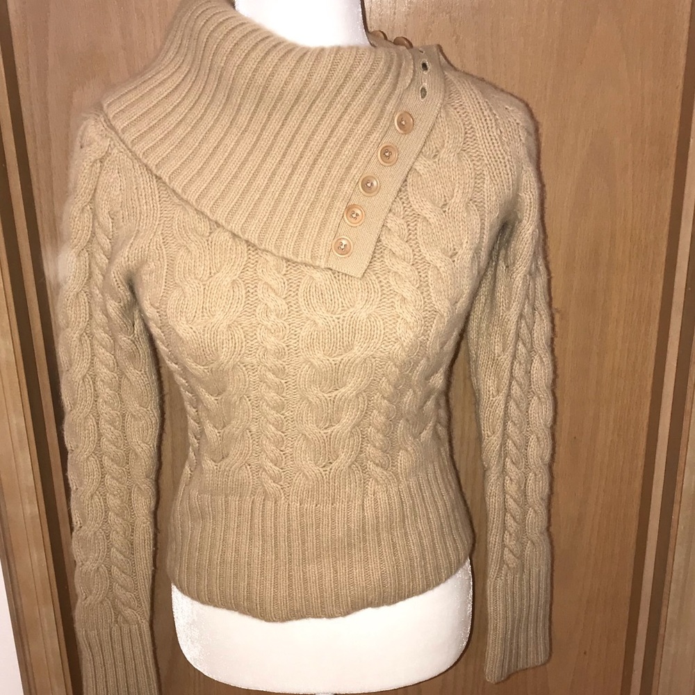BR cable knit turtleneck